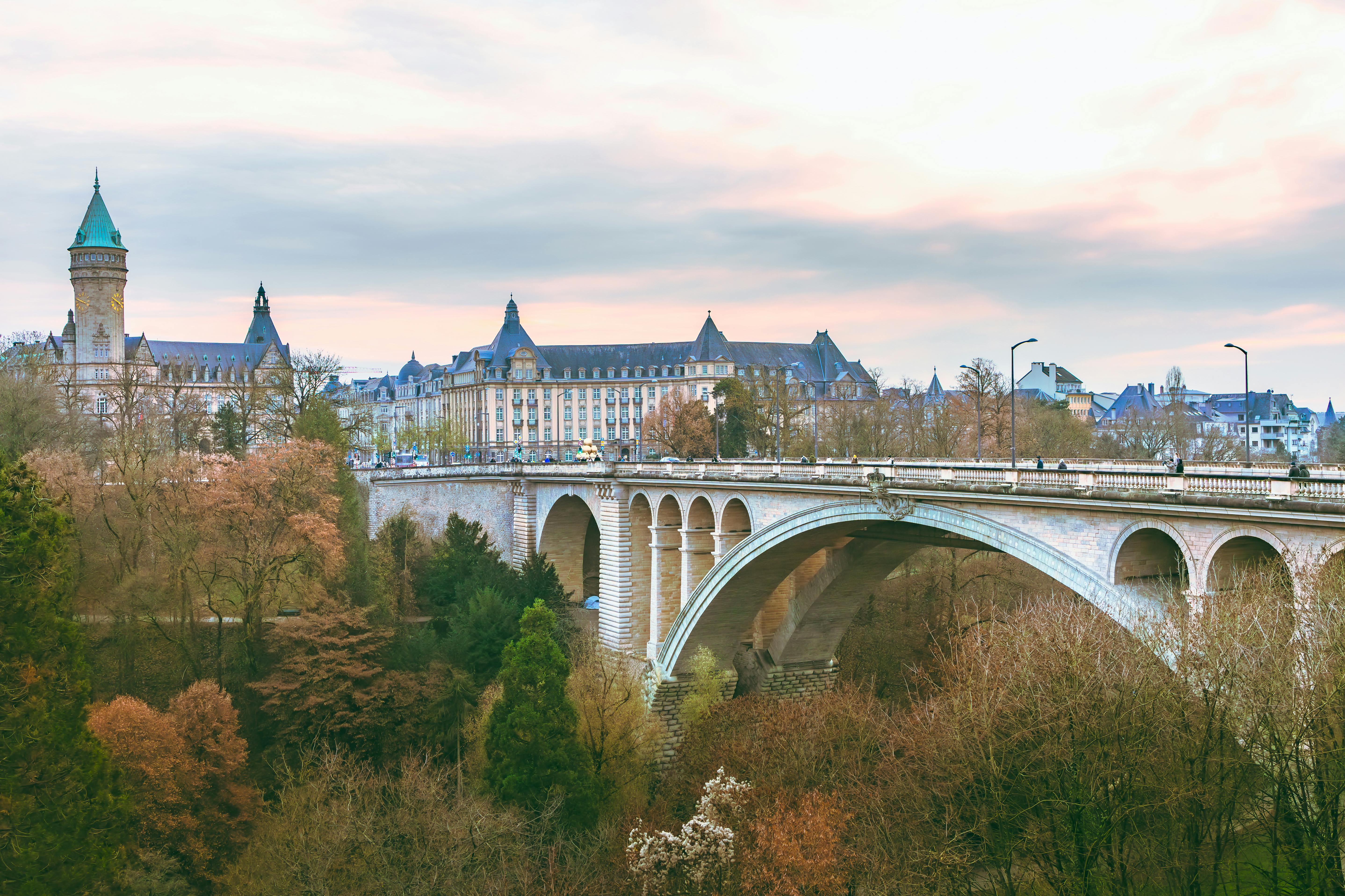 Permis de travail et visas en 2024 Un manuel pour le Luxembourg par Lucas Botzen Rivermate